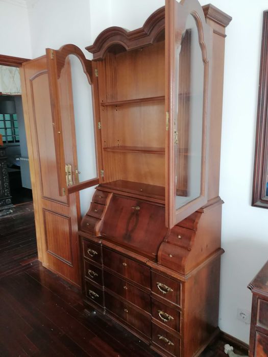 Secretária de Escrivaninha Antiga em Madeira com Vitrine