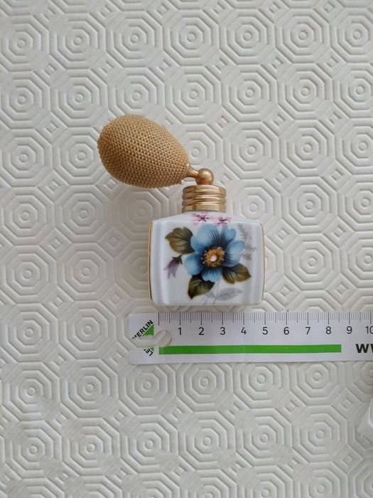 Frasco atomizador  em porcelana alemã
Pode ser visto sem compromisso
E