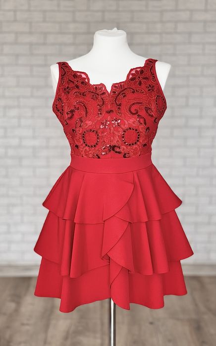 Czerwona sukienka 36