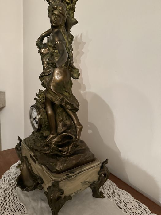 Peça Vintage - Estatueta/relógio
