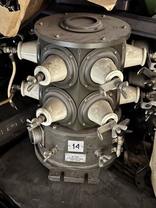 Przełącznik antenowy R-140