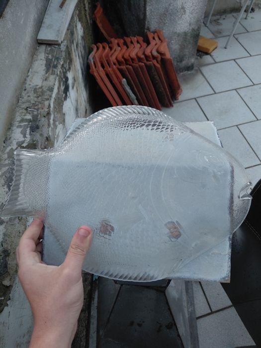 Travessa antiga de vidro em formato de peixe 10€