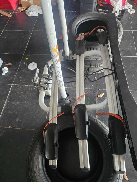 Vendo suporte para três Bicicletas para bola de Reboque