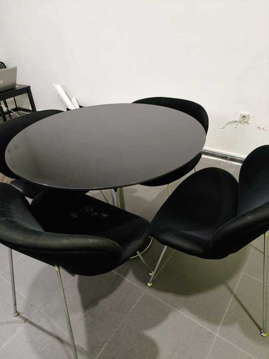 Conjunto mesa e 4 cadeiras