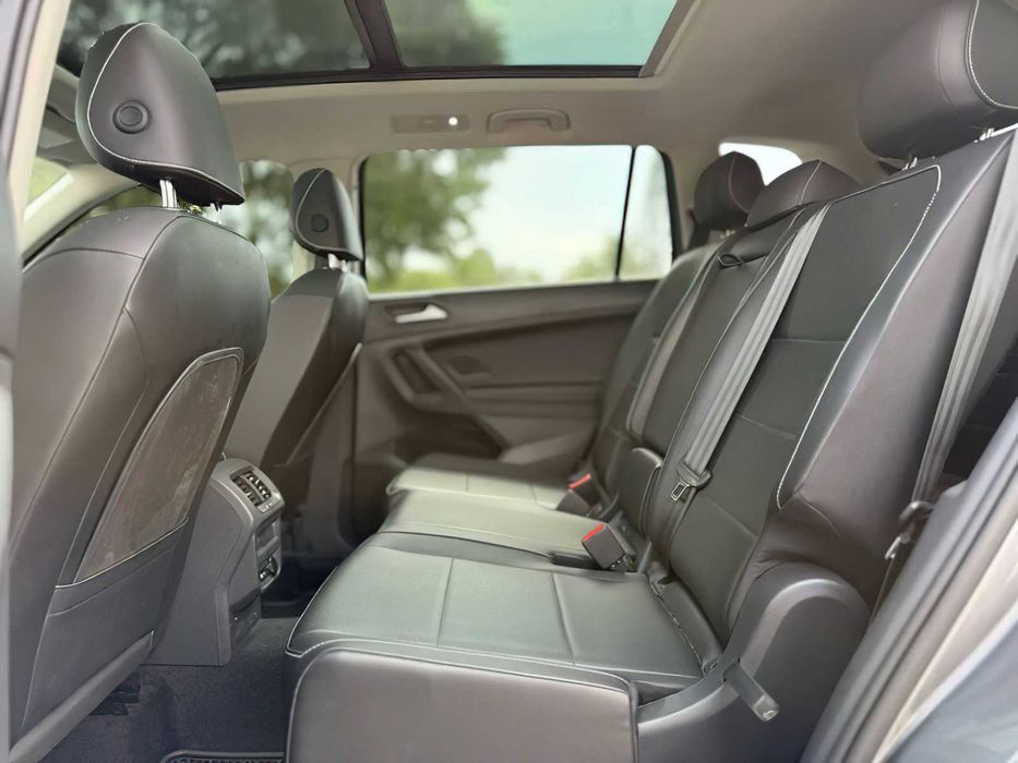 Volkswagen Tiguan      2021