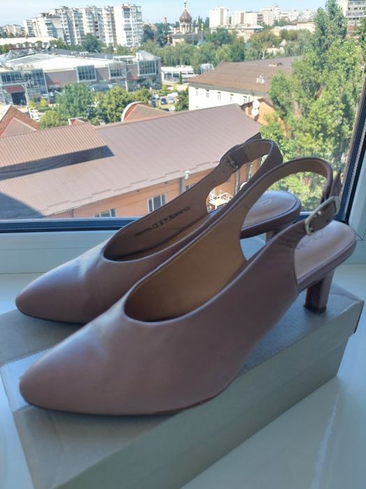 Туфлі шкіряні Clarks .