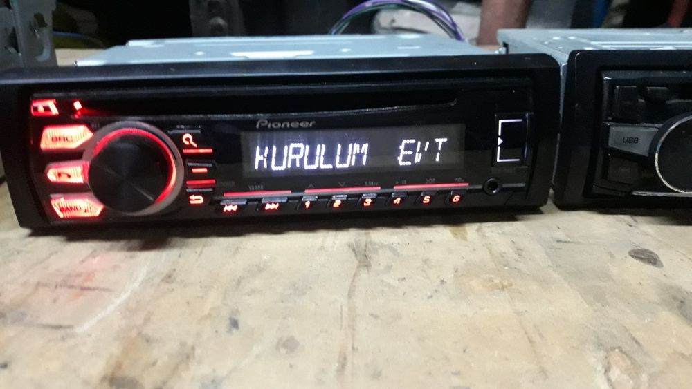 Rádio Pioneer com USB e CD