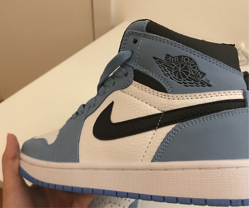 air jordan azuis e brancas