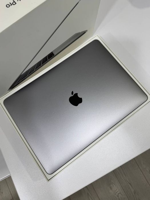 Macbook Pro 2017 i5 8/128 отличное состояние