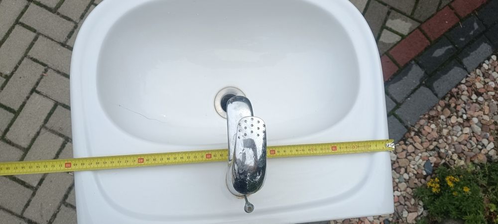 Sprzedam umywalkę z szafką, kranem i syfonem