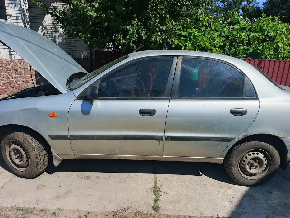продам машину 2005 року