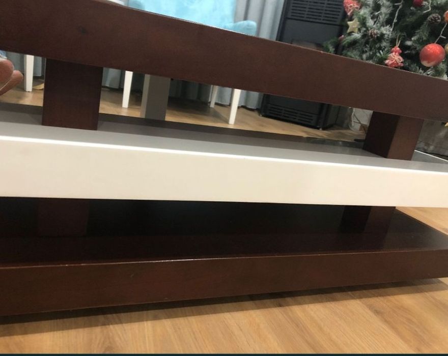 Mesa de centro em cerejeira e lacado