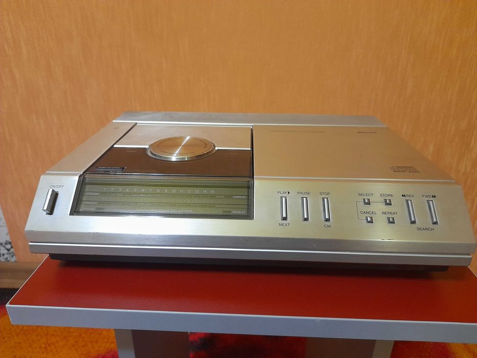 Philips CD-100..