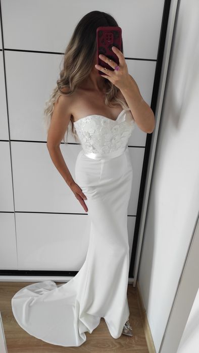 suknia o kroju syrenki