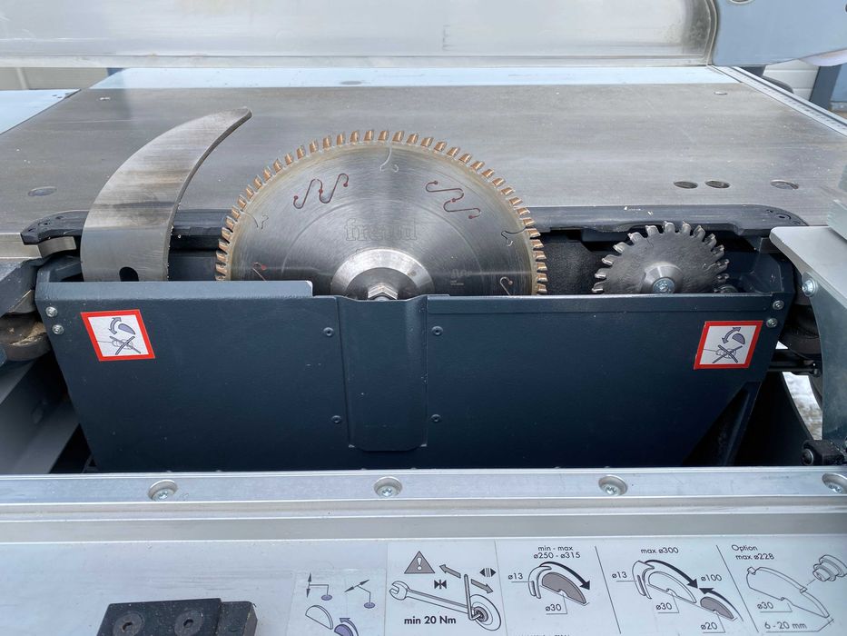 Piła formatowa FELDER K700s / K690s Cyfrowe wskaźniki