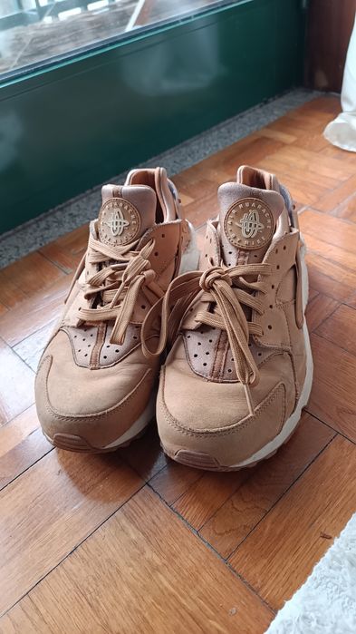 Sapatilhas castanhas Nike Huarache