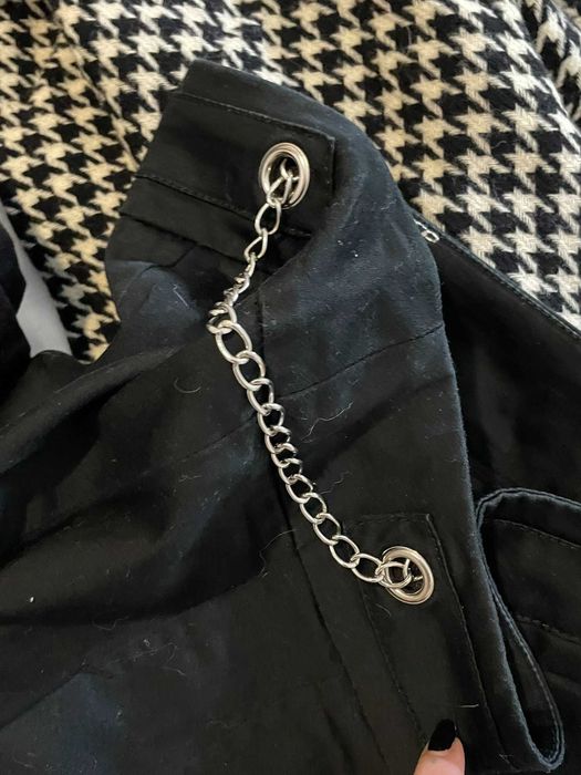 Mini saia preta com corrente