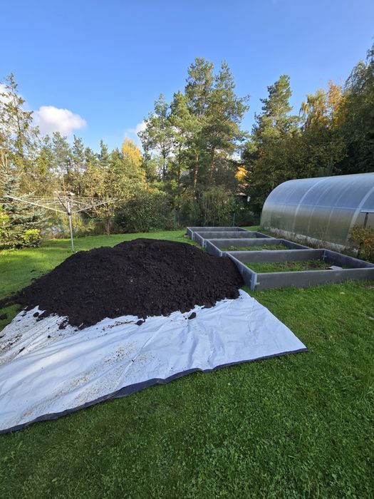 Ziemia ogrodowa czarnoziem do uprawy warzyw roślin nawóz kompost