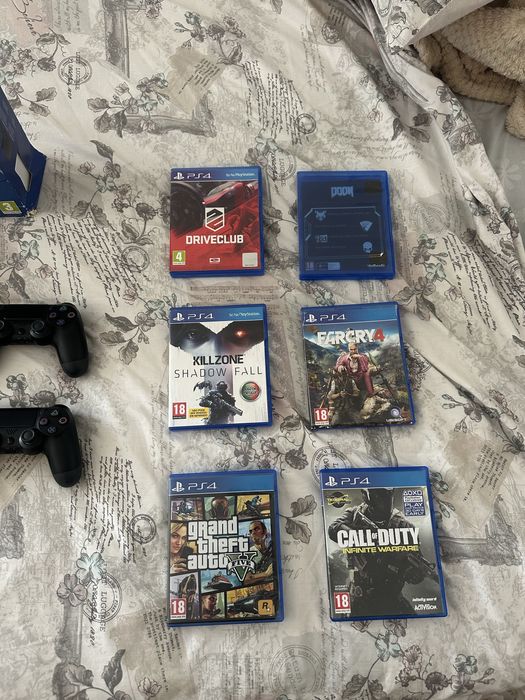 PS4 Slim 1TB + 2 Comandos + 14 Jogos + Caixa Original