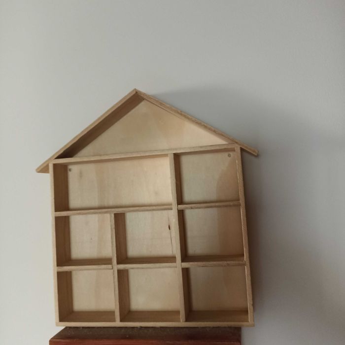 Szkło Murano i drewniana półka