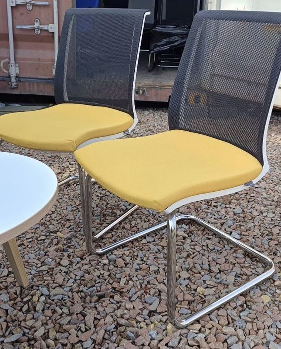 Krzesło biurowe konferencyjne firmy Narbutas - używane meble biurowe