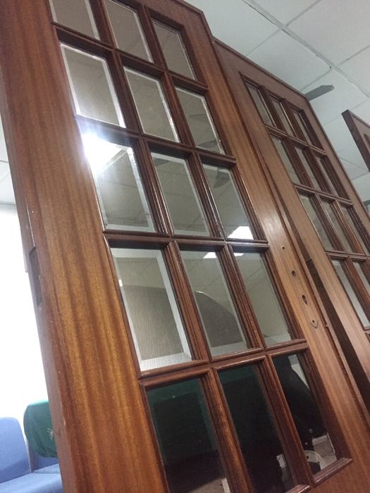 portas com 2m de altura por 75cm de largo impecável