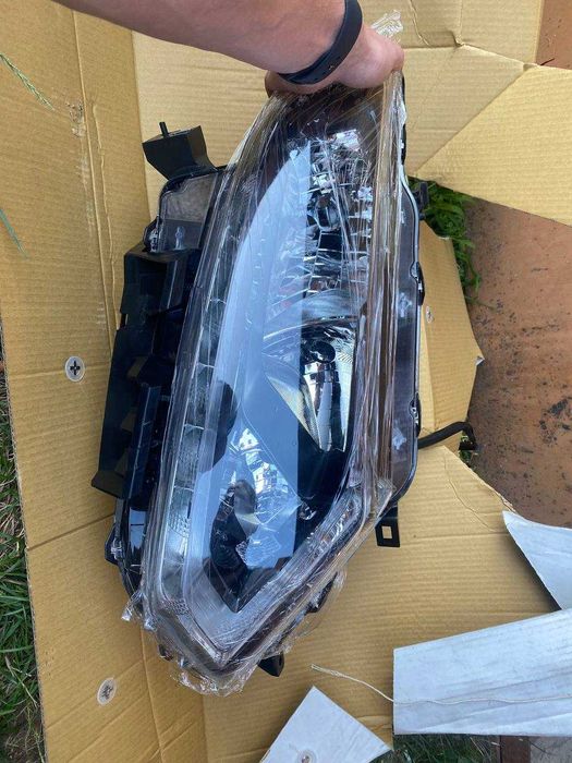 фара новая  переднее Правая  Nissan Rogue 13-19