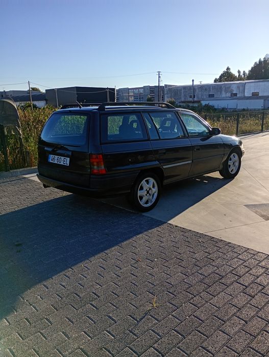 Opel 1.4 gasolina para desocupar espaço