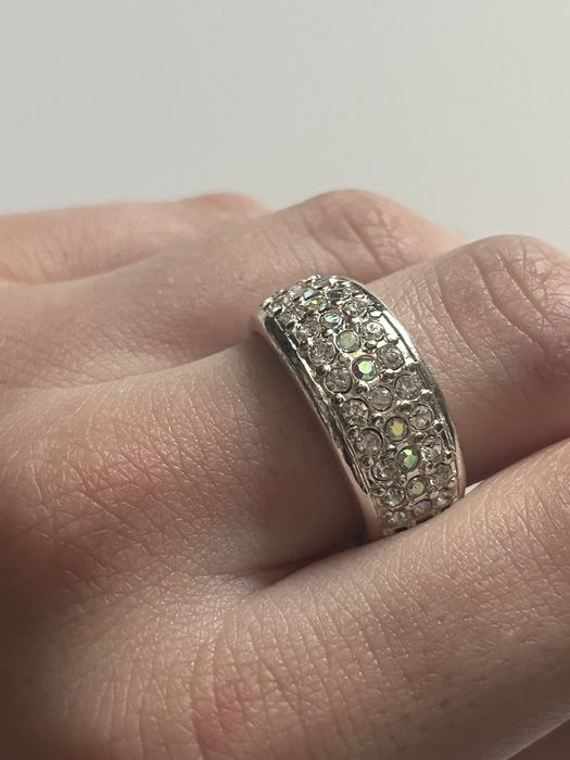 pierscionek w stanie idealnym