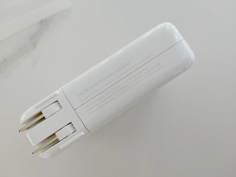 APPLE 140W UCB-C Power Adapter For MacBook/MacBook Air/MacBook Pro.