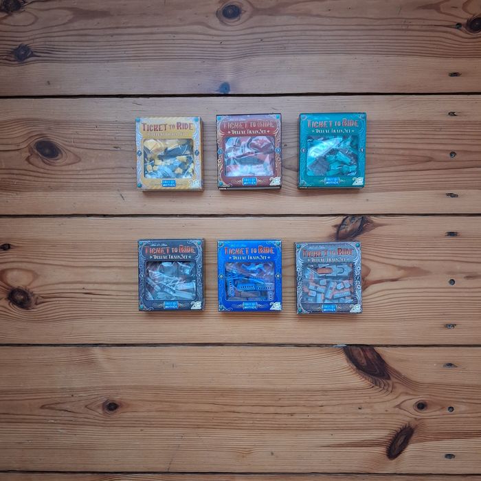 Pakiet kolekcjonerskich pociągów w 6 kolorach