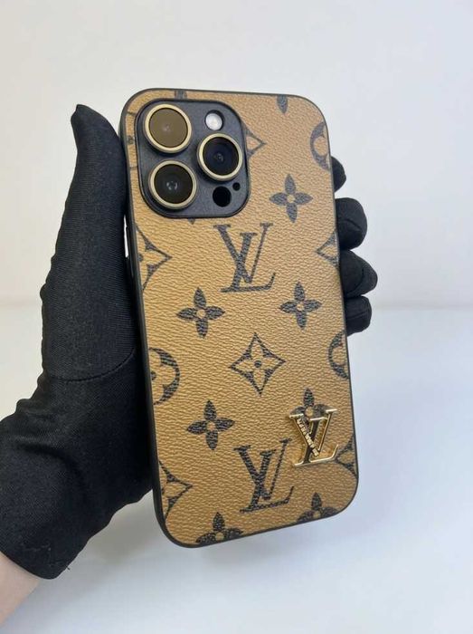 Преміум чохол LV з захистом лінз камери на iPhone