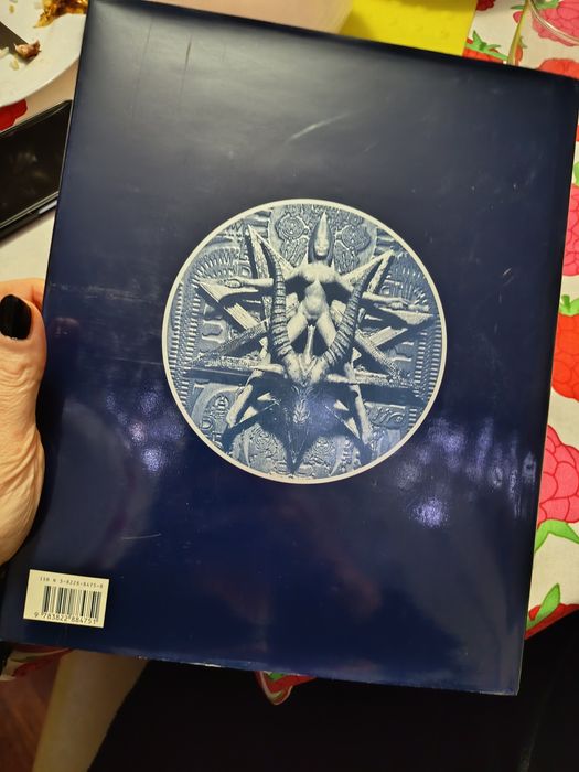 HR Giger capa dura 239 paginas