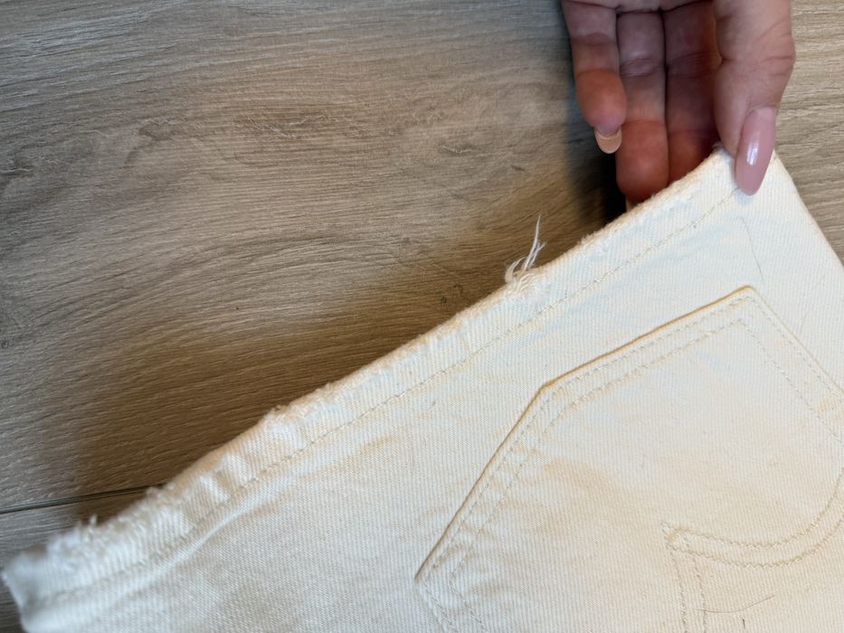 Нові білі шорти Levis 501, розмір 24