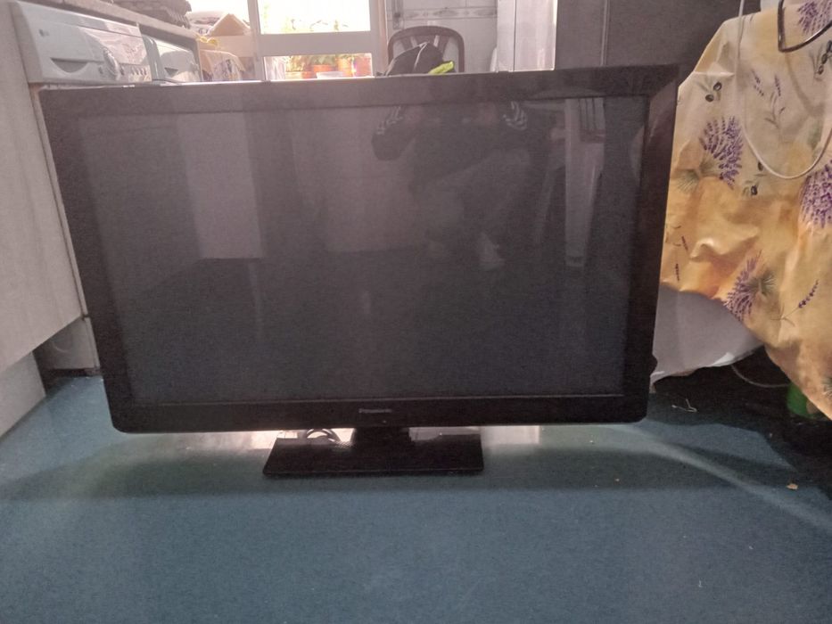 Televisão, grande  Panasonic - Usada – 220V

Descrição:
D