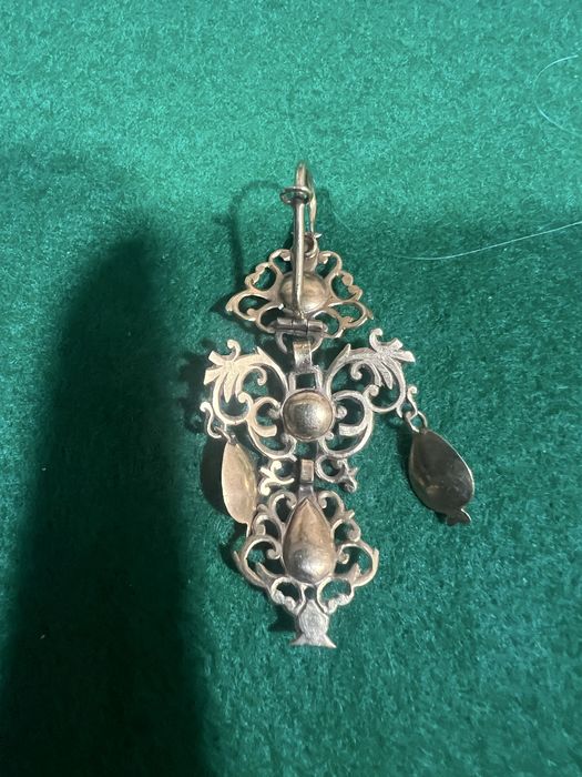 Brinco ouro antigo so tenho um 4,61 g