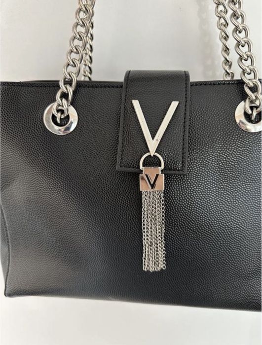 Сумка Valentino.