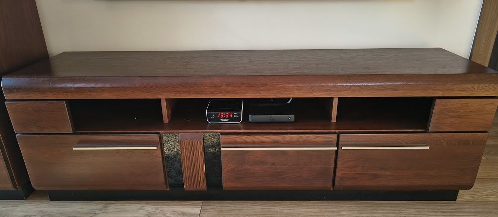 Szafka RTV z litego drewna