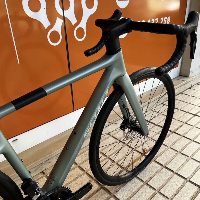 Bicicketa de estrada Scott Addict 40