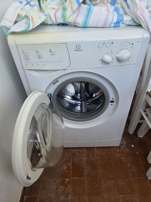 Máquina de roupa Zanussi