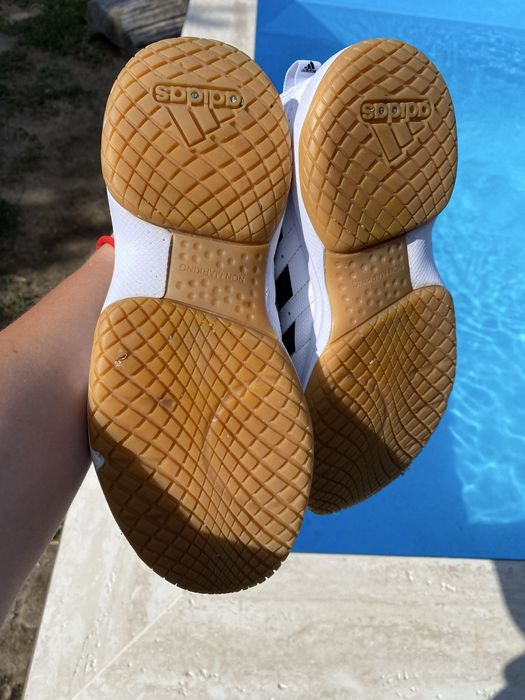 кросівки Adidas Ligra 7 (р. 38.5)