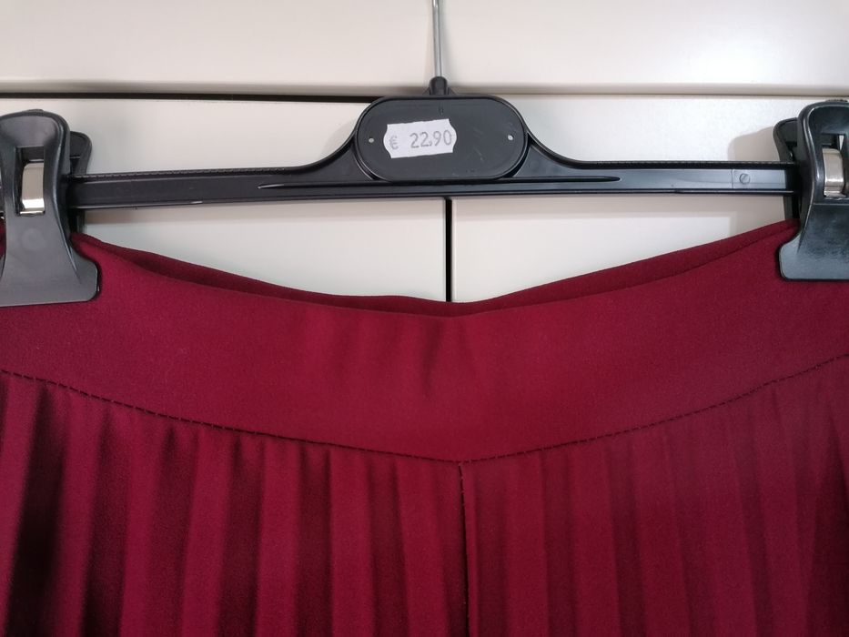 Pantalonas de pregas bordeoux