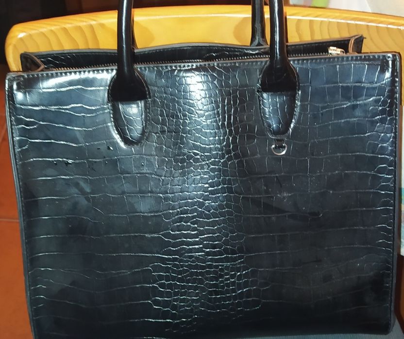 2 malas em pele sintética