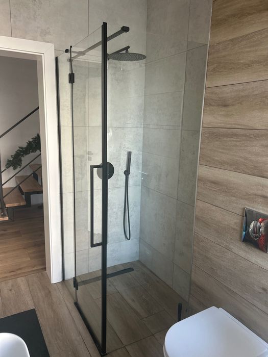 Kabina prysznicowa czarne elementy