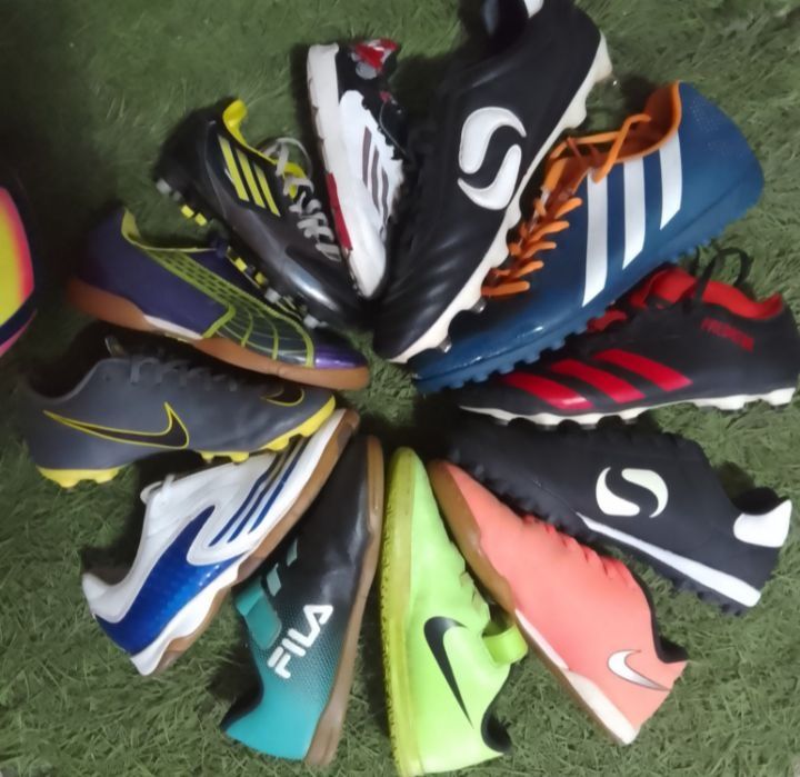 Футбольна форма і гетри