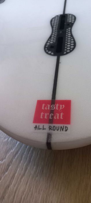 Prancha de surf Pukas taste treat all round 5'11 30.5L