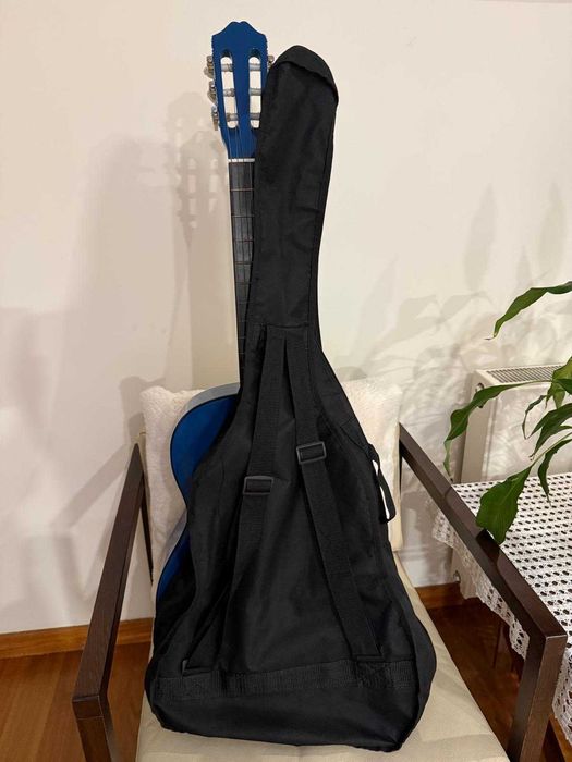 Guitarra nova com capa