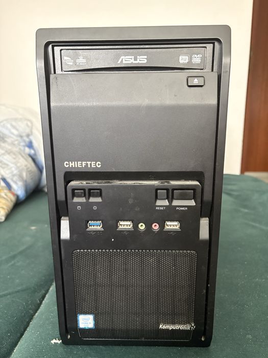 Komputer stacjonarny ASUS