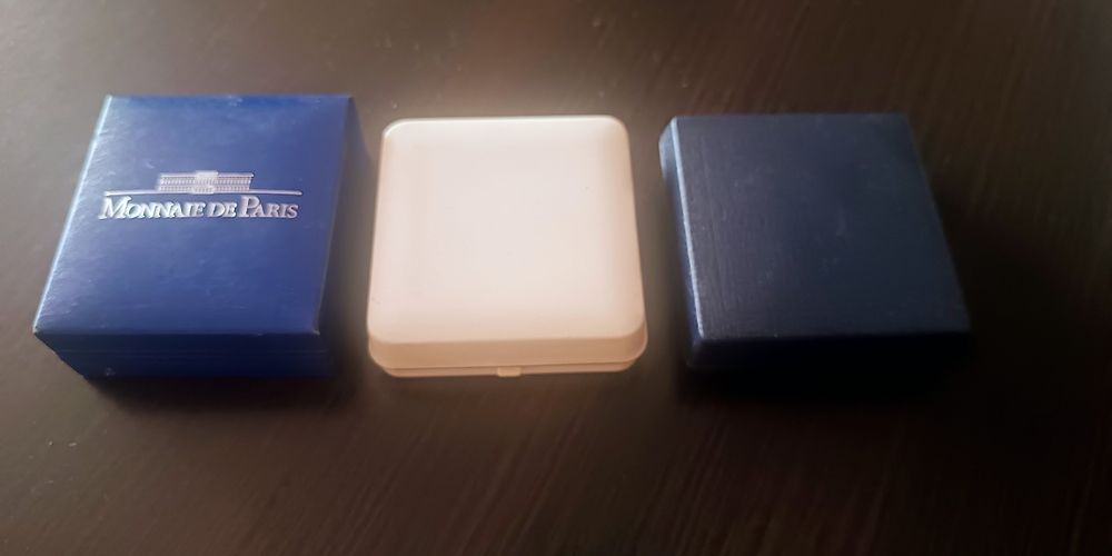 Pudelka na monety , żetony, numizmatyka