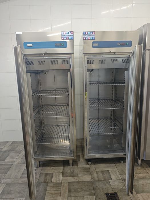 Професійний холодильник шафа 640 л Electrolux Італія